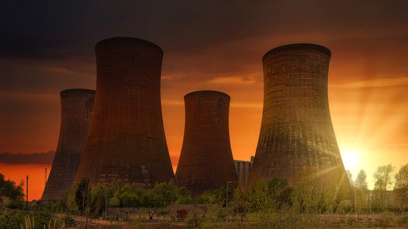 Power generation plant cooling towers